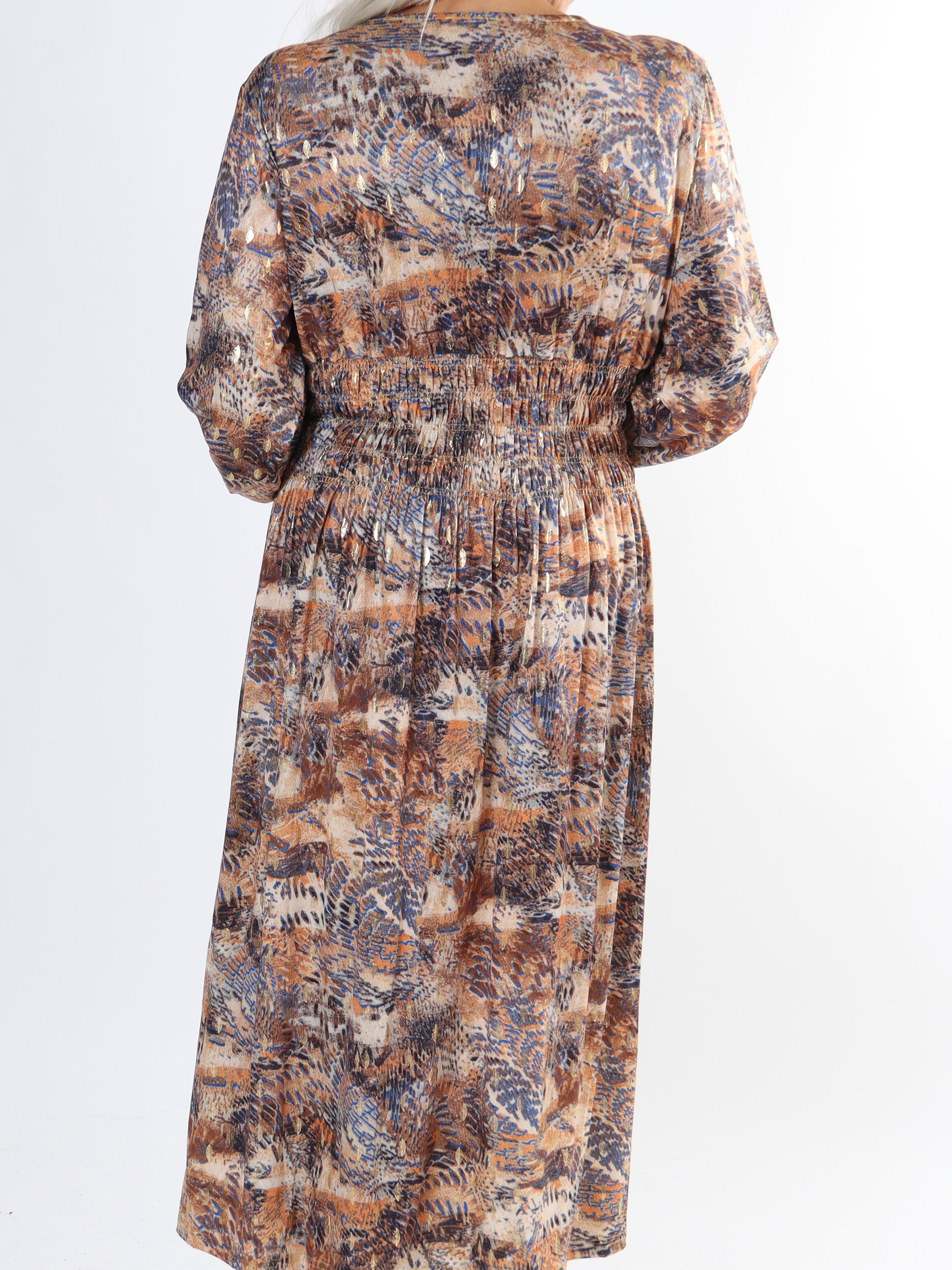 Pams Snake Midi L/S - Plus size kjole i krølfrit stof med lange ærmer